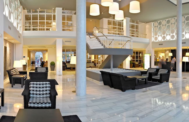 Protur Vista Badía Aparthotel - Photo 2