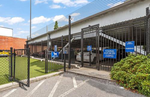 Reynoldstown Lux 2BR, Rooftop Deck, Near Beltline & Downtown, Free Parking - Foto 31