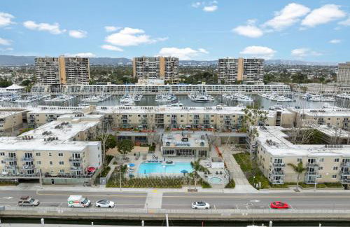 Serenity Over the Sails - A 2-Bedroom Escape w Stunning Marina Views - Foto 30