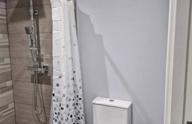 The Little Red Door - Photo 8