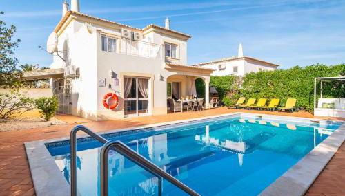 Villa Oasis, Piscina, Jacuzzi, Ténis e Praias! - Foto 3, sunbed