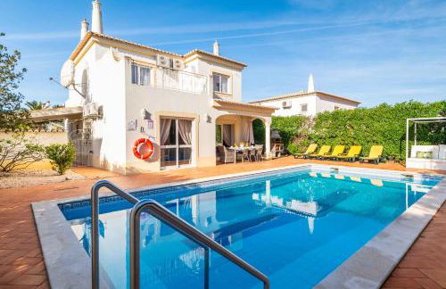 Villa Oasis, Piscina, Jacuzzi, Ténis e Praias! - Foto 3