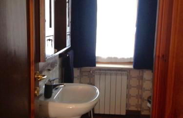 Charming, cozy, and bright apartment - Photo 6