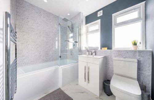 Elegant Bedroom -Near M25, Free Parking , Free WiFi - Foto 18