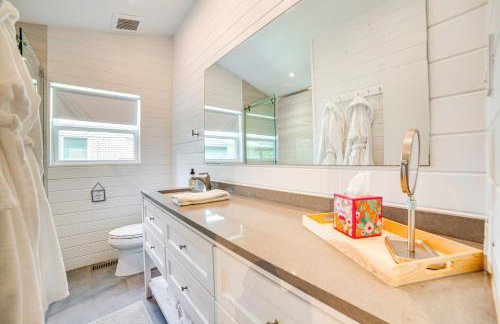 Live Lake Life! Enchanted Oaks Gem with Private Dock - Foto 16