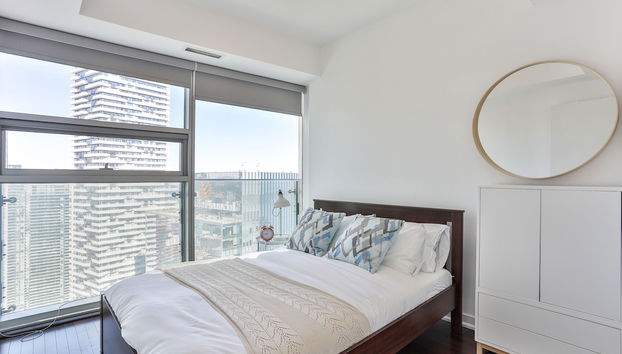 Brilliant High-Rise 2 Bed and Parking - Foto 5, Habitación