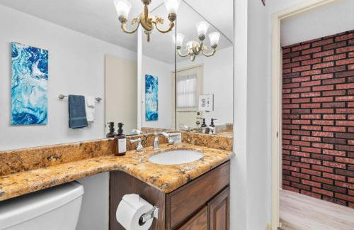 Mira Mesa Family Retreat 4BR with Balcony and Firepit - Photo 47