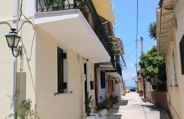 Hellenes house - Photo 1