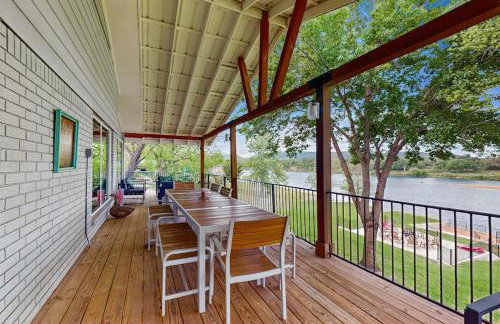 Waterfront Home with Kayaks, Game Room, Firepit, & Enormous Deck - Foto 4