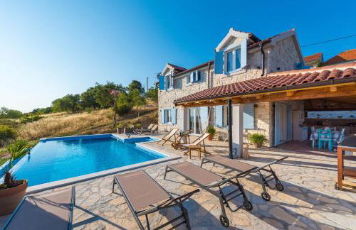 Stone Villa Cara d Oro - Heated Infinity Pool & Views - Photo 4