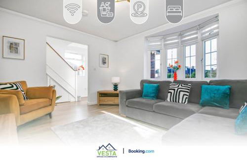 Three Bedroom House By Vesta Serviced Accommodation & Short Lets Borehamwood With Free WiFi & Free Parking - Foto 1