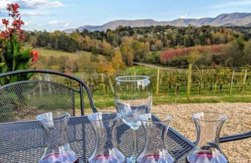 Fully Stocked Cabin Retreat w/ Game Room & Pond! - Foto 35