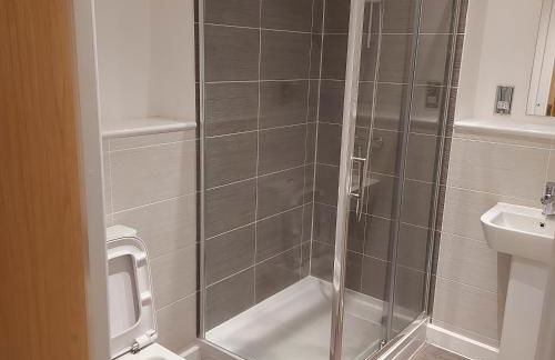 Ensuite Double Bedroom, Live in landlord - Foto 7