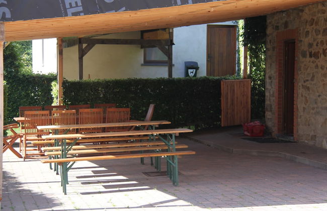 Spacious Stay With Terrace - Photo 17