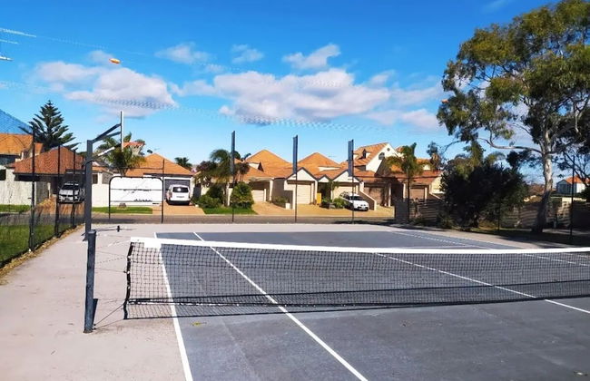 Captains Cove Resort - Waterfront Apartment - Photo 23