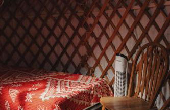 Mongolian yurt at a nature retreat - Foto 40