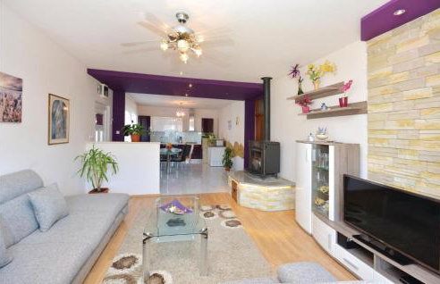 Four-Bedroom Apartment In Srinjine - Photo 10