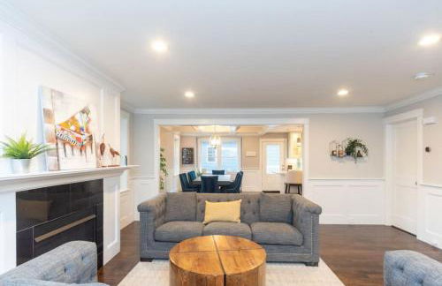 Ultra-Luxurious Home near Boston (Pet-Friendly) - Foto 8