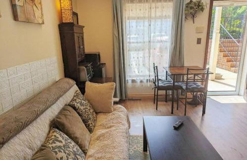 Walkable Uptown area, King Suite, Quiet and Private - Foto 12