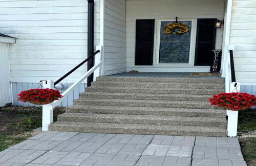 Classic Lakeside Estate Stay with Cozy Living Spaces & Outdoor Adventures in Kuttawa, Kentucky - Foto 30