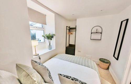 2-Bed Apartment - For Contractors & Business Travellers - Long Stays Welcome - Photo 35