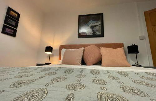 Cheerful 2 Bedroom Townhouse with Cinema Loft - Foto 13