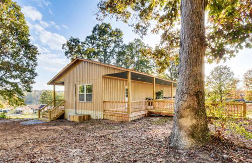 Lake-View Home in Statham with On-Site Fishing - Foto 27