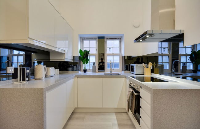 Lovely 1-bed Apartment in Wigan - Photo 4