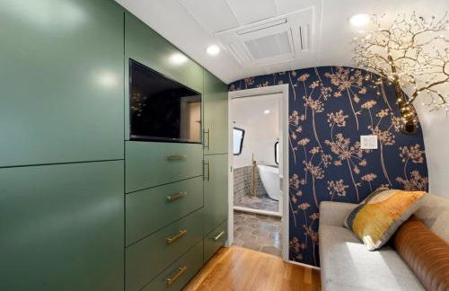 Airstream w Bathtub, River, & Hot Tub - Foto 11