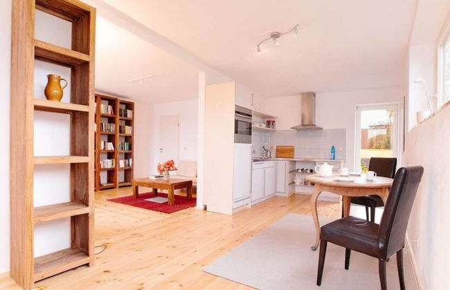 Bauhaus Holiday Apartment by the Lake - Foto 1