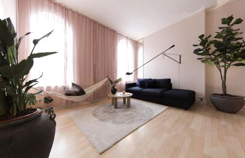 Shoreditch Loft w 100inch Cinema, Premium Mattress & Hammock, by the Design Traveller - Foto 1