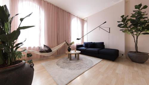 Shoreditch Loft w 100inch Cinema, Premium Mattress & Hammock, by the Design Traveller - Foto 1