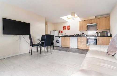 Lovely Two Bed detached house with Parking - Foto 7