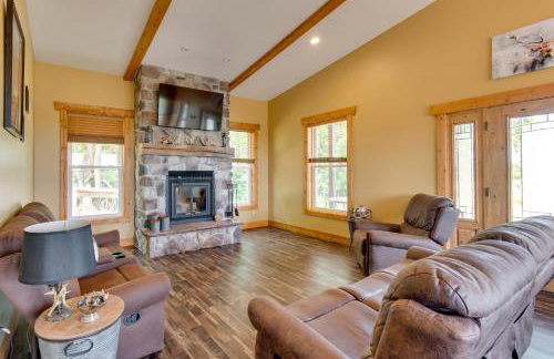 Tranquil La Prairie Retreat with Patio and Fireplace! - Foto 4