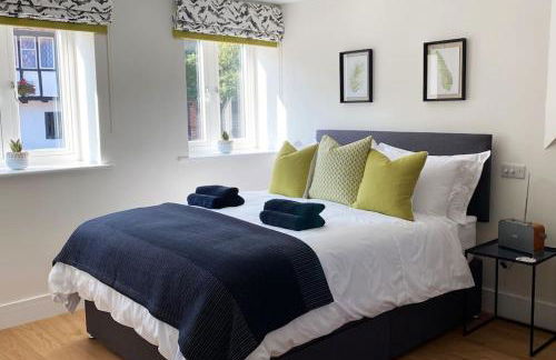 New studio apartment - minutes walk to Cathedral - Foto 10