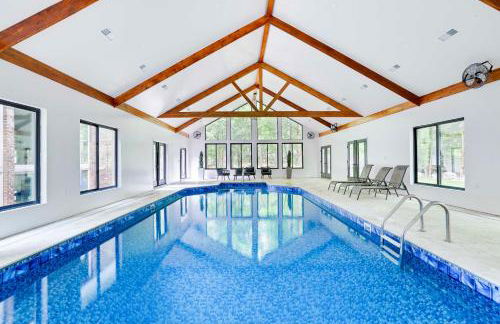 Luxury Villa with Year Round Heated Pool, Sauna, Spa & Fire Pit - Newly Redone - Foto 1