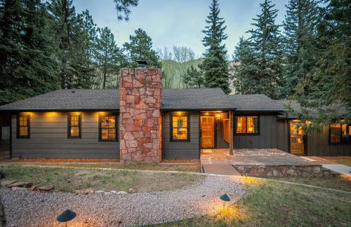 Riverside Luxury Cabin with Hot Tub, Fire Pit, Patio, by Forest & Peak Retreats - Foto 37