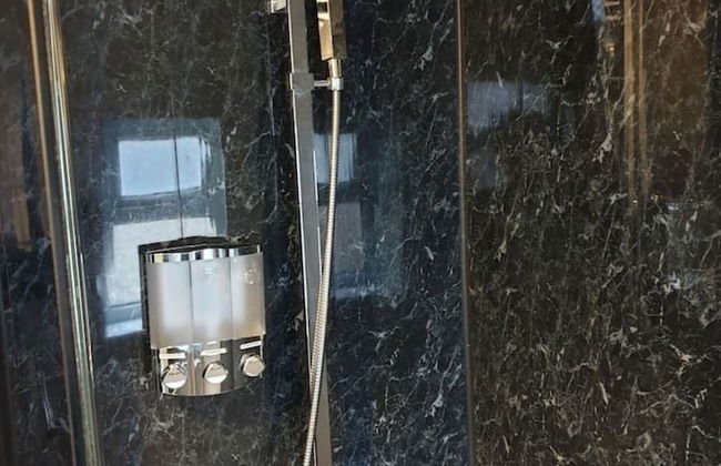 South Shield's Hidden Gem Garnet 3 Bedroom Apartme - Photo 9