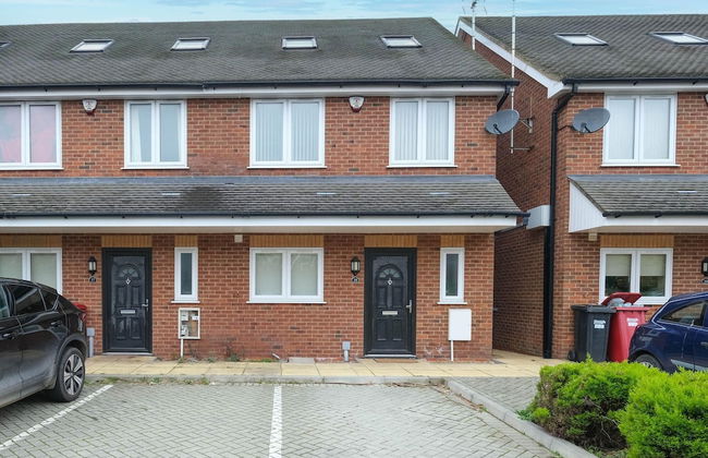 Town Center 4 Bedroom 4 bathroom House - Foto 1