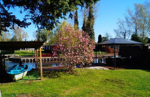 Ferienhäuschen direkt am Wasser inklusive 2 Boote - Foto 1