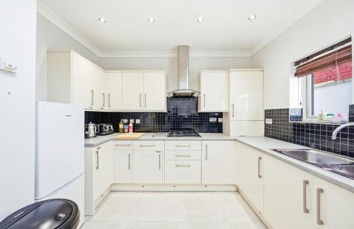 Nancy's 3 bedroom house near Heathrow Airport - Foto 28