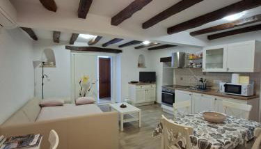 Apartment Nena- apartman sa posebnim ulazom u prizemlju, terasom i zelenom okućnicom - Foto 2