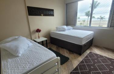 Apartamento Aconchego Frente Mar - Vila Guilhermina Praia Grande SP - Cozinha Completa - Climatizador de Ar - TV a Cabo - Wi-Fi - Photo 8