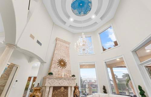 Near the Beach • Pool & Jacuzzi • Waterfront Villa - Foto 8