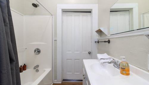 The Sunny Southern Manse Front Walk Downtown - Foto 4