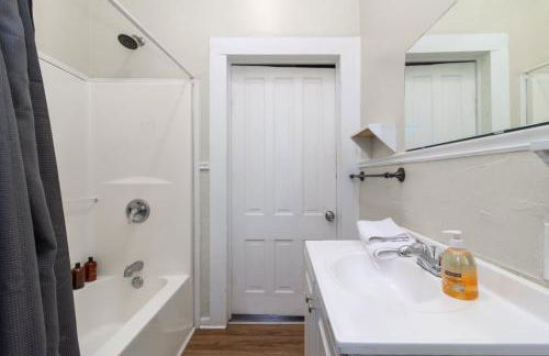 The Sunny Southern Manse Front Walk Downtown - Foto 4