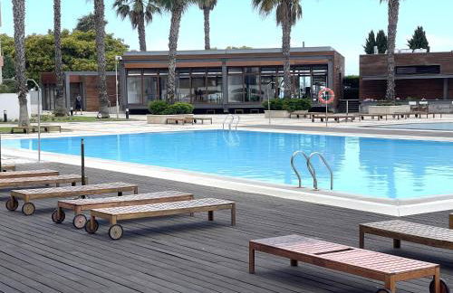 Lux Apt in Priv Condo with Pool, near Beach, Parking & Easy Access to Lisbon - Foto 18