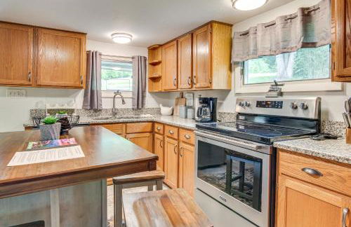 Vintage Farm Cottage Near Hikes and Pigeon River - Foto 11