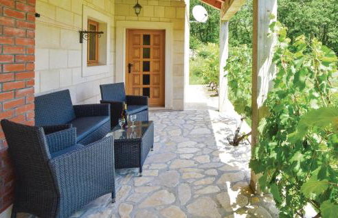 Two-Bedroom Apartment In Ostrvica - Photo 6