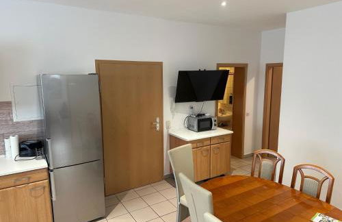 3 Schlafzimmer, Wohnzimmer, Küche, Bad, Terrasse, Parkplatz - Foto 9